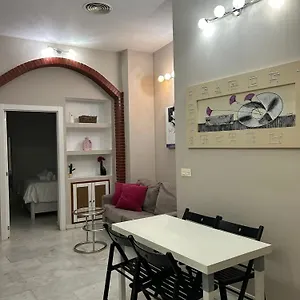 Apartamento Columnas De Adriano. Calle Mármoles, 5, Sevilha